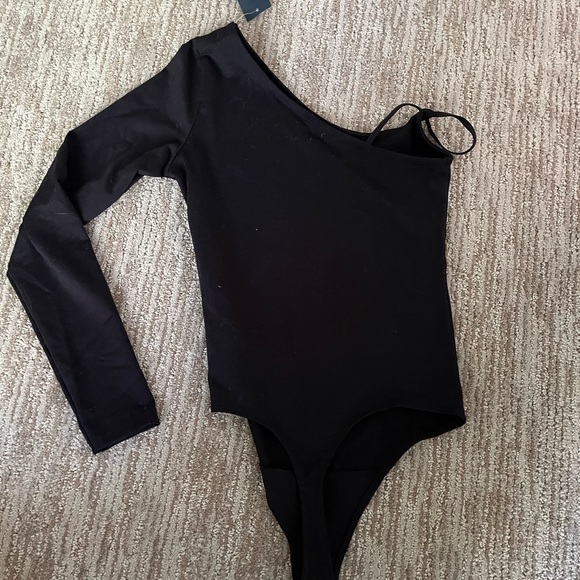 Long-Sleeve Seamless Fabric Asymmetrical Bodysuit - Picture 6 of 7